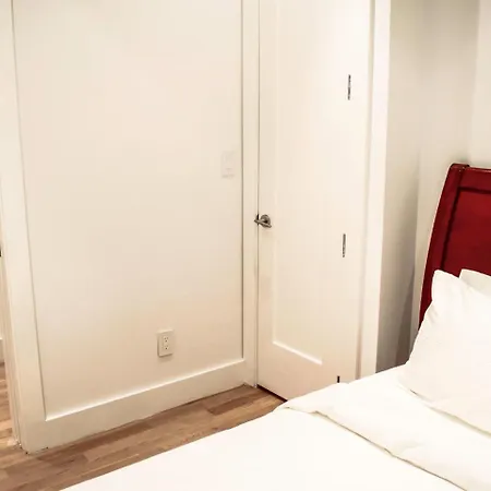 Midtown Garden Apartment *