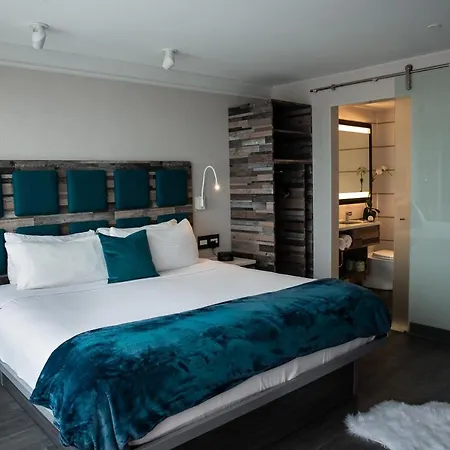 Le Bleu Hotel