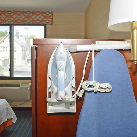 - Laguardia Airport 3*