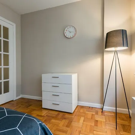 Stunning 1 Bed 1 Bath In Full Service Building Apartment *