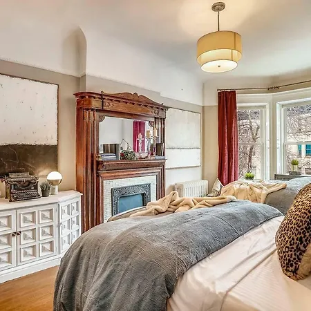 Stayloom's Dazzling Luxe Brownstone | 5 Min To A/c *