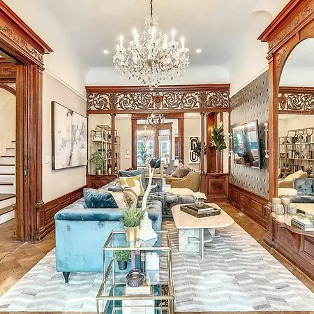 Stayloom's Dazzling Luxe Brownstone | 5 Min To A/c Villa