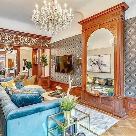 Stayloom's Dazzling Luxe Brownstone | 5 Min To A/c Villa *