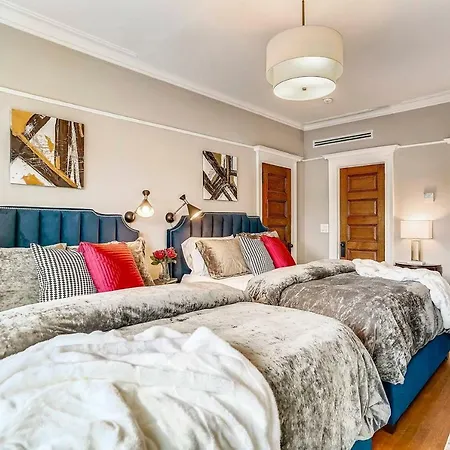 Villa Stayloom's Dazzling Luxe Brownstone | 5 Min To A/c