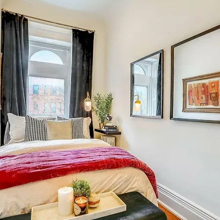 Villa Stayloom's Dazzling Luxe Brownstone | 5 Min To A/c *