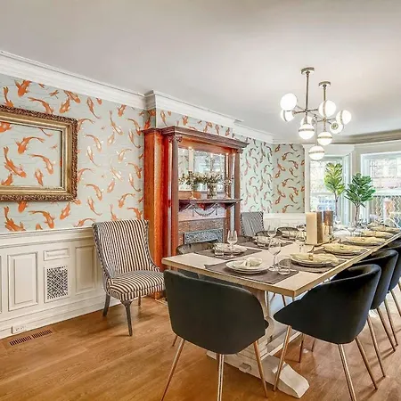 Villa Stayloom's Dazzling Luxe Brownstone | 5 Min To A/c