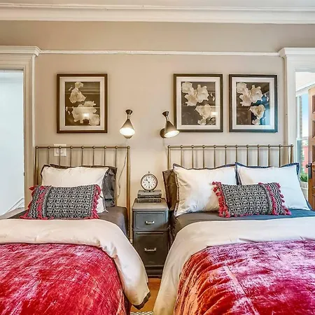 Stayloom's Dazzling Luxe Brownstone | 5 Min To A/c *