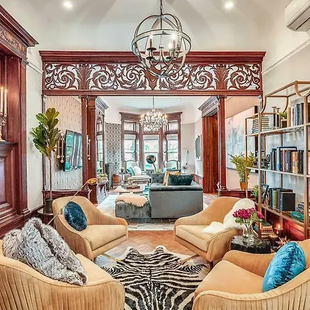 Stayloom's Dazzling Luxe Brownstone | 5 Min To A/c *