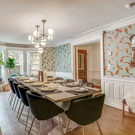 Stayloom's Dazzling Luxe Brownstone | 5 Min To A/c