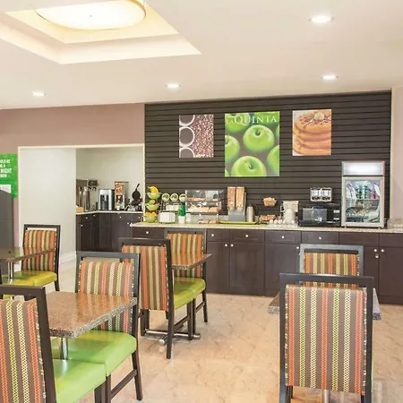 Hotel La Quinta & Far Rockaway - 2*