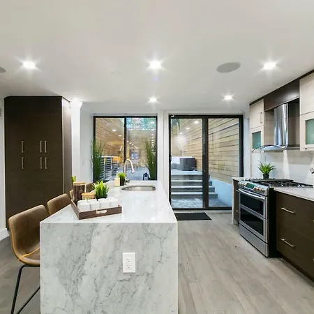 Stayloom's Trendy Brooklyn Oasis Near A C J *