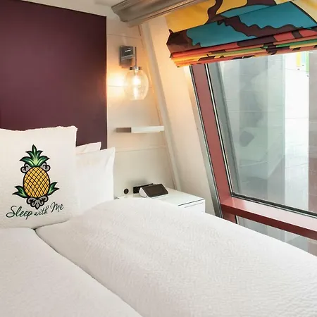 Staypineapple, An Artful Hotel, Midtown Hotel