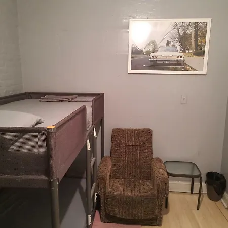 Guest house 4you Train 3 Kingston Ave New York