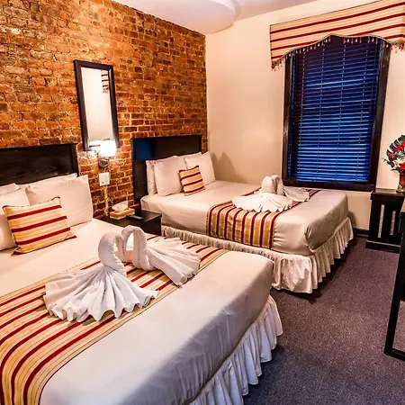 Royal Park Hostel *