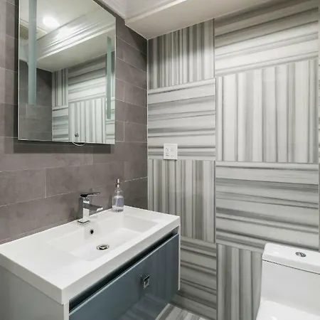 Apartment Stayloom's Trendy Brooklyn Oasis Near A C J New York