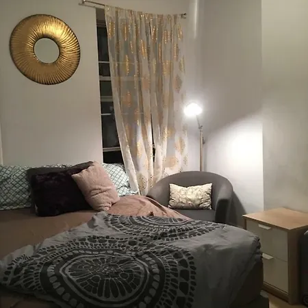 Lovely 2bedroom With Baclyard Apartment