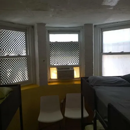 Guest house 4you Train 3 Kingston Ave New York