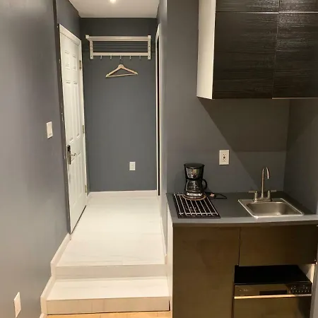 Modern Next To Madison Square Garden *