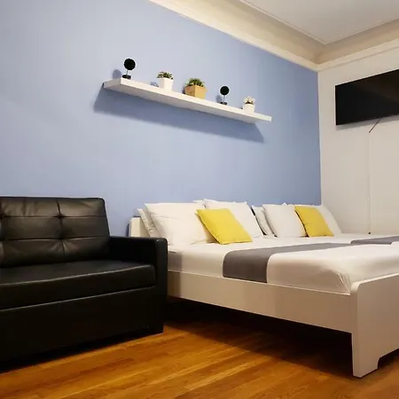 Broadway Apartment *