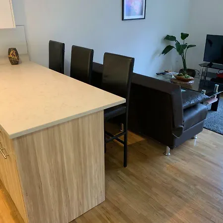 Sunny In Chelsea Apartment