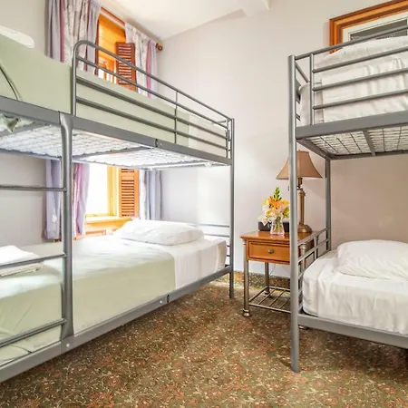 The Historic Blue Moon - Nyc Hotel 4*