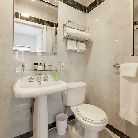 New Sophisticated 4br/2.5ba Nyc Midtown Apt New York