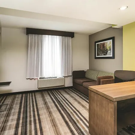 Hotel La Quinta By Wyndham Brooklyn