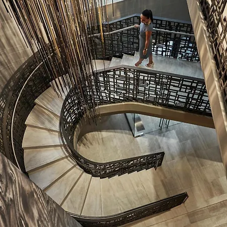 Four Seasons Downtown Hotel 5*
