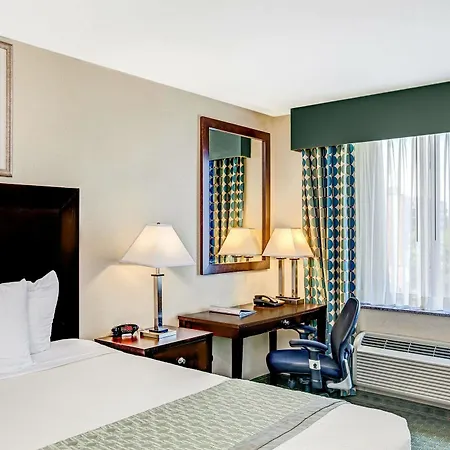 Hillcrest Near Jfk Airtrain Hotel