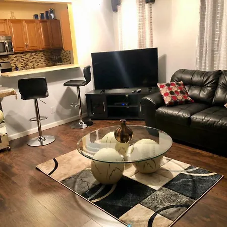 Apartment Two Bedroom Located In Inwood In Upper Manhattan New York