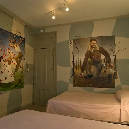 Hotel Carlton Arms 2*