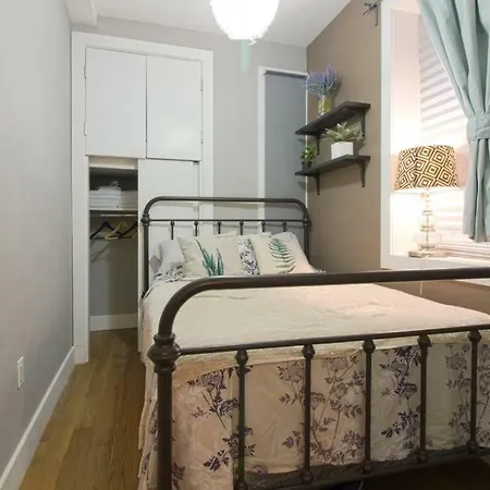 Lowereast2bedroomgem! #3minwalktotrain! Apartment *