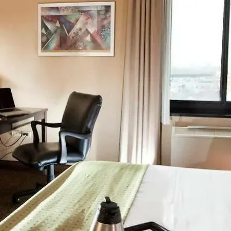 The Laguardia Hotel 3*