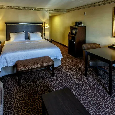 Hotel Hampton & Staten Island