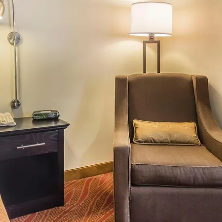 Comfort & Laguardia Airport Hotel