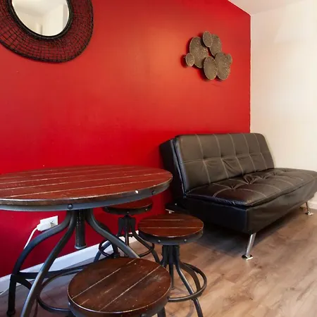 Time Square Apartment *