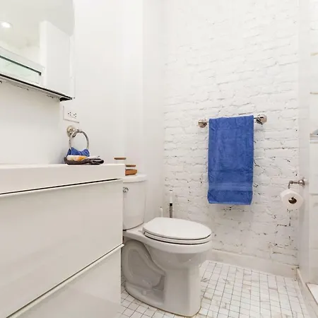 Amazing Soho With Private Backyard *