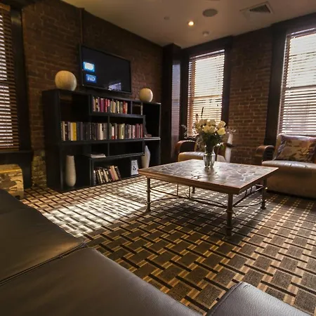 Hostel Broadway &