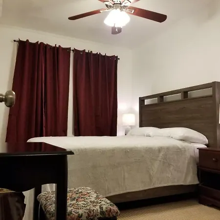 Lovely Queens Getaway Apartment *