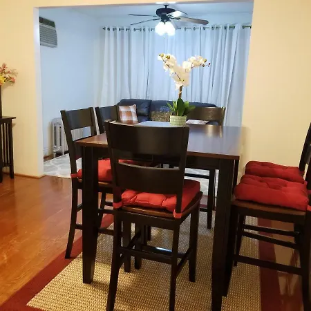 Lovely Queens Getaway Apartment *