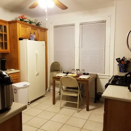Lovely Queens Getaway Apartment
