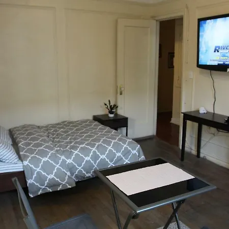 Private Kingsbridge Homestay