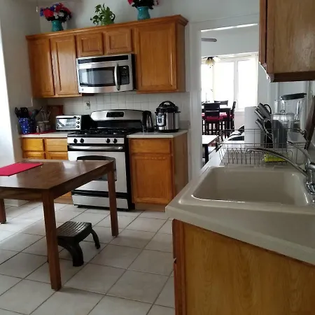 Apartment Lovely Queens Getaway *