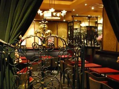 Washington Square 4*