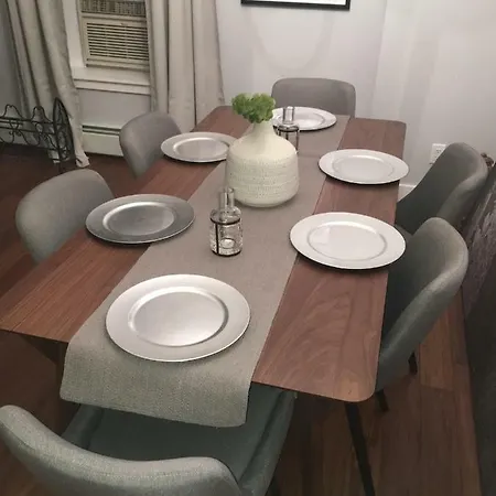Crown Apartment *