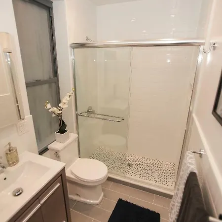 Modern,cozy 3bdr/2ba Getaway In Upper East! New York