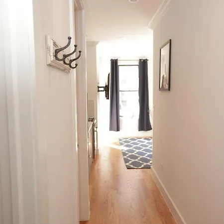 Modern,cozy 3bdr/2ba Getaway In Upper East!