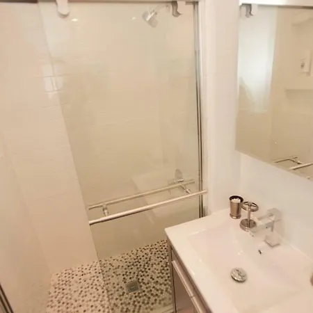 Modern,cozy 3bdr/2ba Getaway In Upper East!