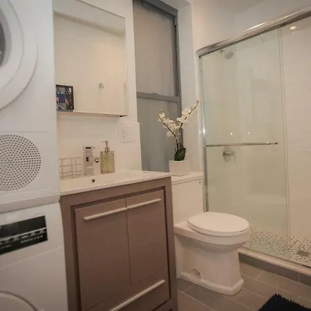 Modern,cozy 3bdr/2ba Getaway In Upper East!