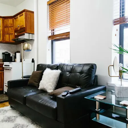 Sunny Apartment, With 2 Spacious Bedrooms *